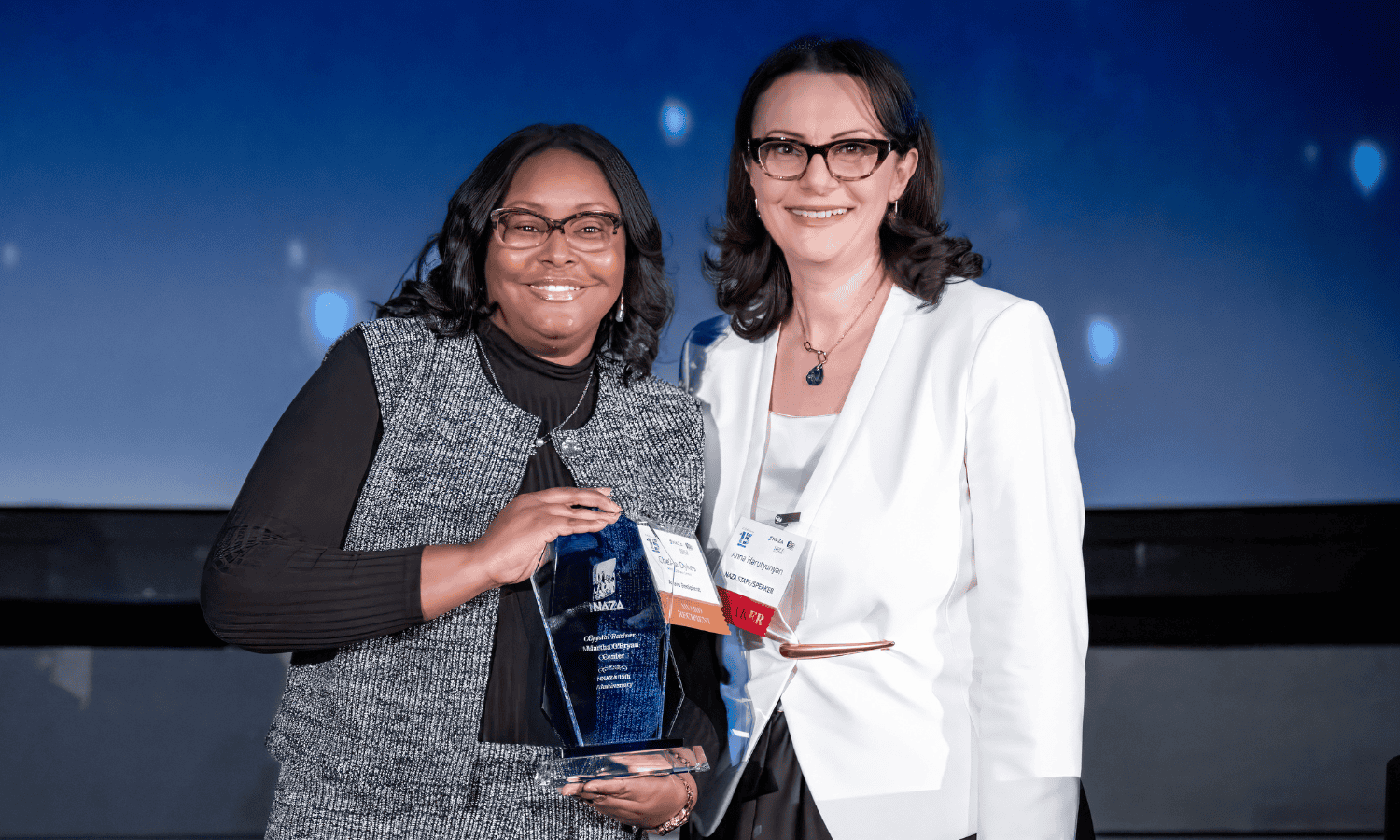 Che Dykes accepts Crystal Award